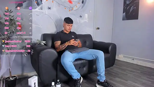 Cristopher strong online show from October 4, 2025, 11:12 am