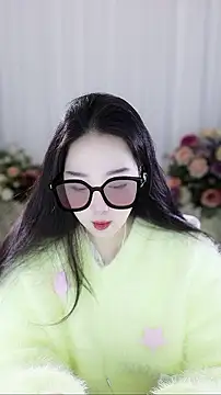 WenQingNice2 online show from December 6, 2024, 5:25 am