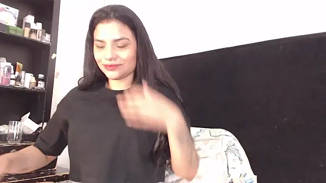 lolaa staars online show from January 26, 2025, 6:07 am