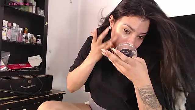 lolaa staars online show from January 25, 2025, 10:39 pm