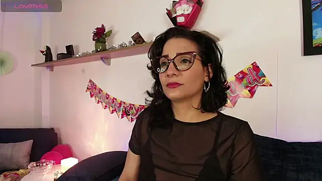 Elliee  online show from September 15, 2025, 3:01 pm