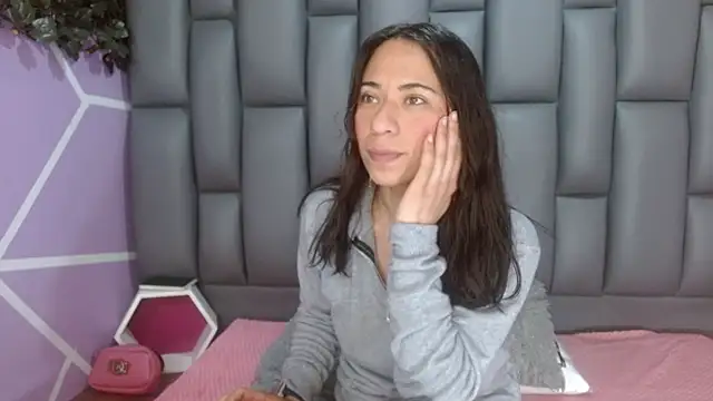 angelina ny online show from November 25, 2025, 1:55 pm