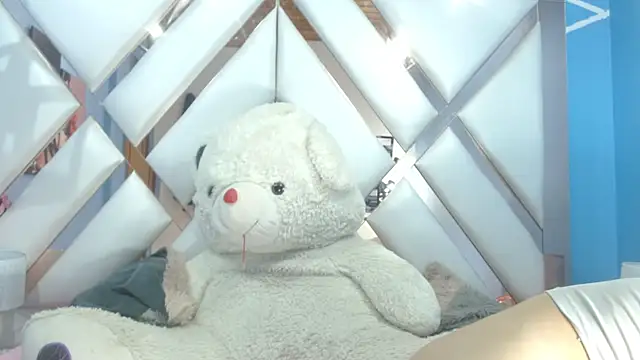 angelina ny online show from November 5, 2025, 1:47 pm