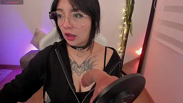Snapshot of Hannya_moon chatting on April 23, 2026, 5:36 pm Hannya moon online show from April 23, 2026, 5:36 pm