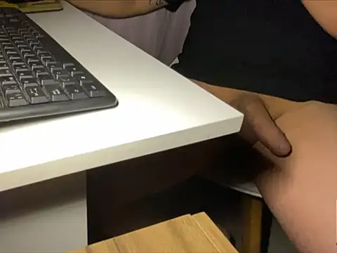 tomazu11 online show from November 3, 2025, 1:00 am