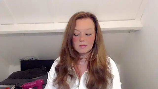 Snapshot of roxanna24 chatting on March 12, 2026, 7:18 pm roxanna24 online show from March 12, 2026, 7:18 pm