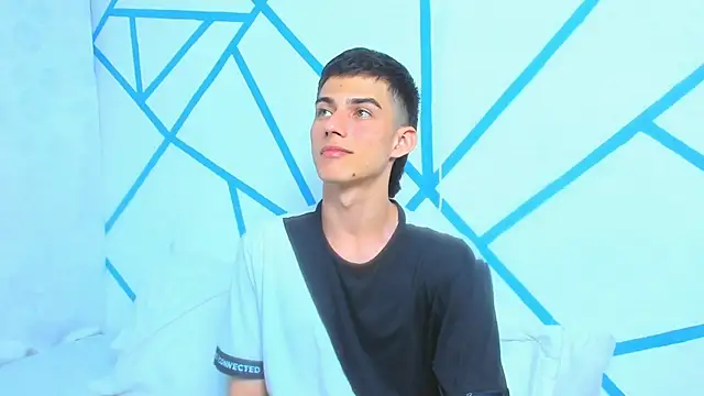 liam scott77 online show from December 12, 2024, 6:10 pm