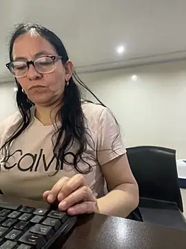 Freya Artemisa online show from April 14, 2026, 9:53 pm