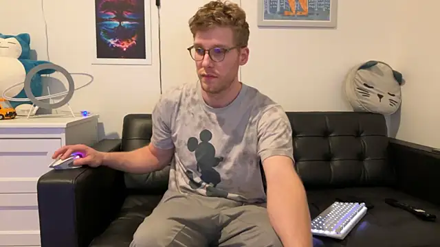 BlueEyedTallGuy94 online show from December 30, 2024, 7:04 am