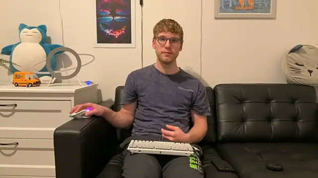 BlueEyedTallGuy94 online show from December 13, 2024, 3:38 am