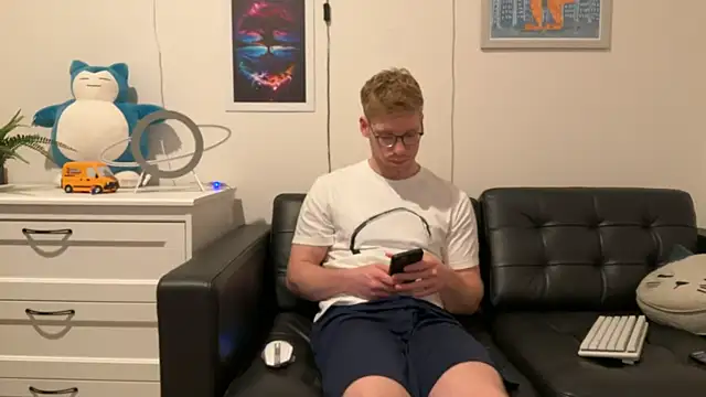 BlueEyedTallGuy94 online show from December 14, 2024, 10:50 pm