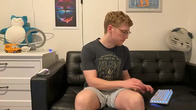 BlueEyedTallGuy94 online show from December 31, 2024, 1:57 am