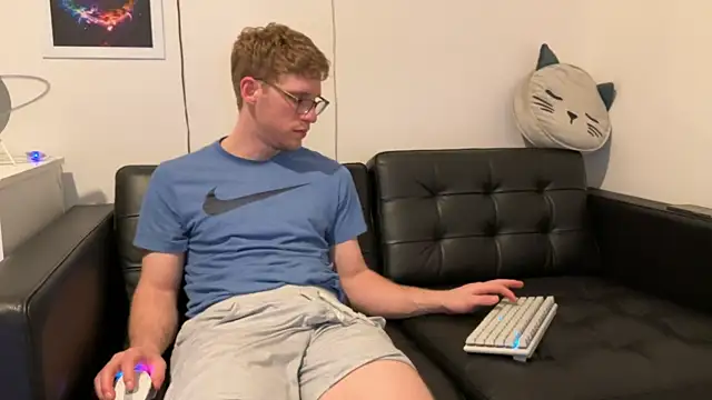 BlueEyedTallGuy94 online show from December 25, 2024, 5:26 am