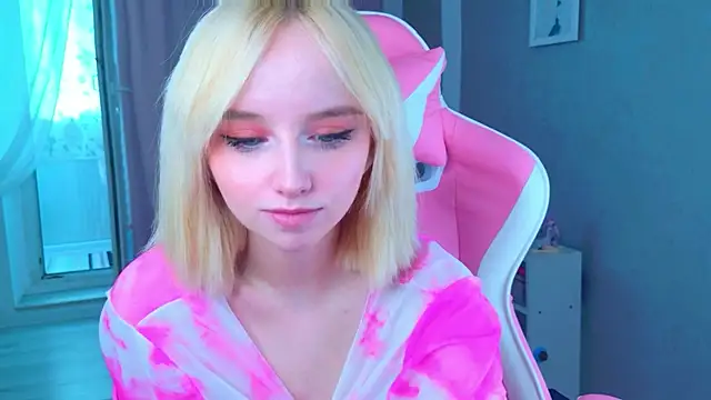 b4by LoL1 online show from April 2, 2026, 4:19 am