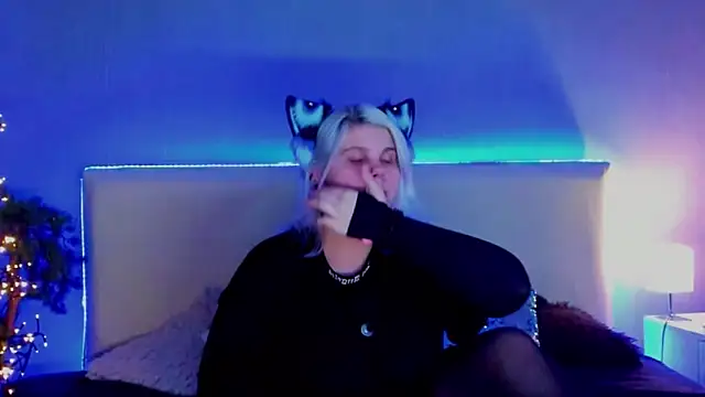 JoannLowe online show from March 6, 2025, 7:10 pm