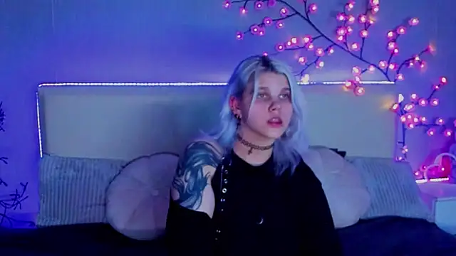 JoannLowe online show from September 21, 2025, 7:08 pm