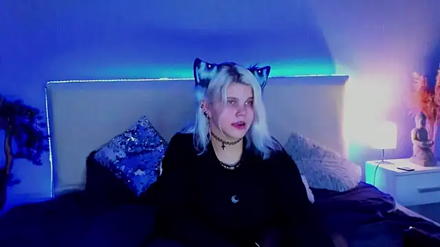 JoannLowe online show from March 10, 2025, 11:27 pm