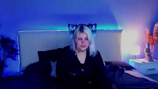 JoannLowe online show from March 19, 2025, 2:27 am