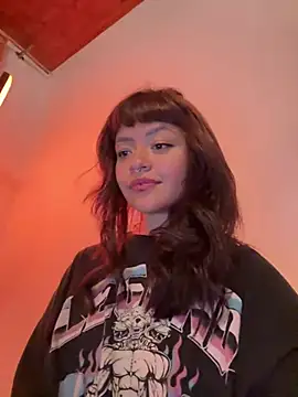 Ashley Chriss online show from January 5, 2025, 8:00 am