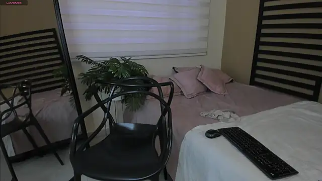 Snapshot of Catyloves chatting on February 6, 2026, 10:17 pm Catyloves online show from February 6, 2026, 10:17 pm