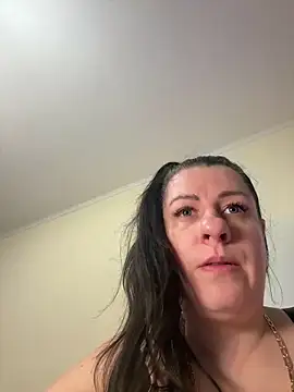 Evelinia online show from November 12, 2025, 4:33 pm