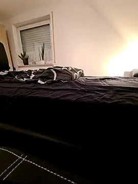 tom8912 online show from February 16, 2025, 12:19 am