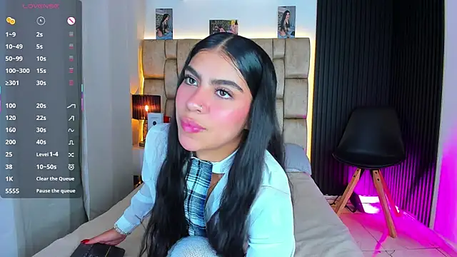 little sophie18 online show from January 31, 2026, 7:23 pm