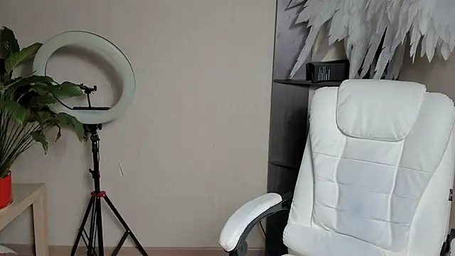 foxy blond online show from September 16, 2025, 12:11 am