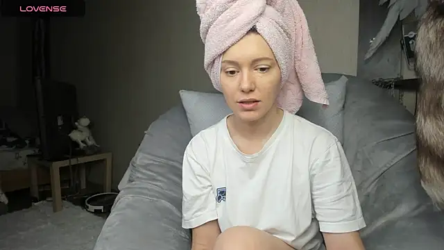 foxy blond online show from March 21, 2025, 3:22 am