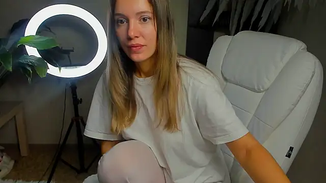 foxy blond online show from October 22, 2025, 11:25 pm