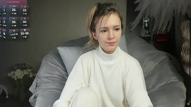 foxy blond online show from March 14, 2025, 9:35 am