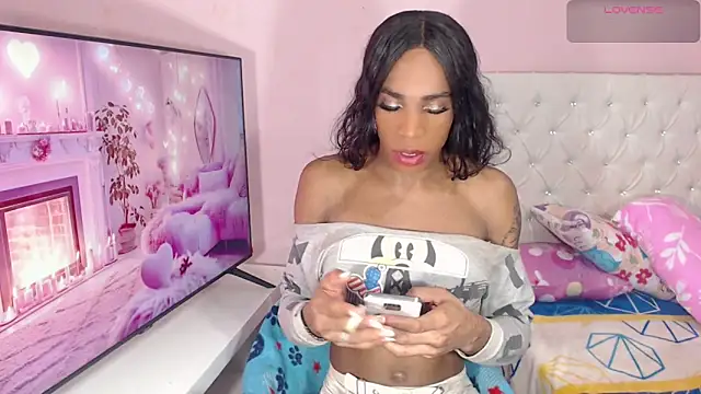 DannaDocell online show from March 19, 2025, 10:55 am