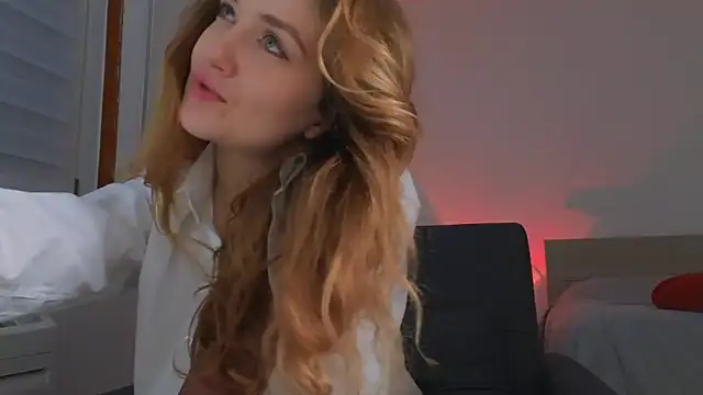 Lolli  Moon online show from February 28, 2026, 7:02 pm