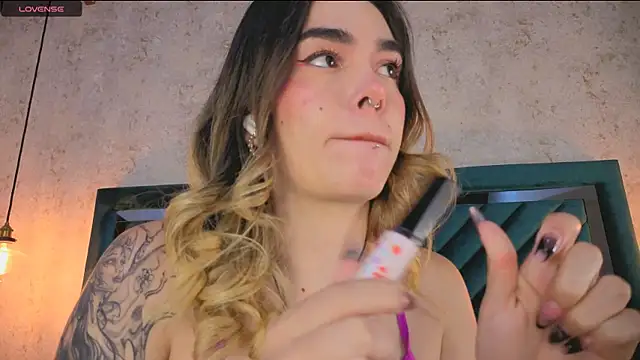 Lucy Vega online show from October 3, 2025, 4:25 am