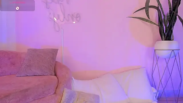 Lucy Vega online show from November 8, 2025, 4:16 am