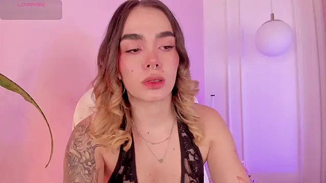 Lucy Vega online show from October 30, 2025, 4:11 am