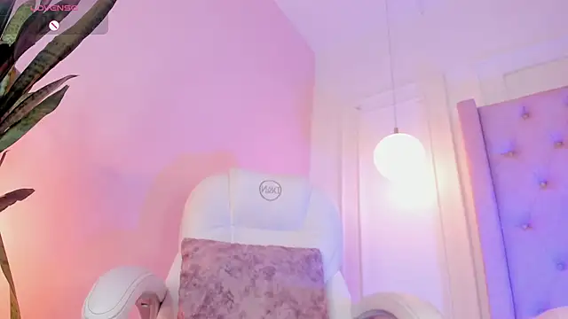 Lucy Vega online show from December 18, 2025, 3:55 am