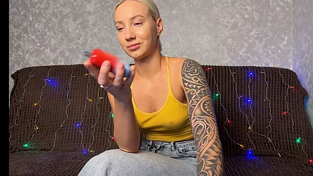 AnneBall online show from September 19, 2025, 8:29 am