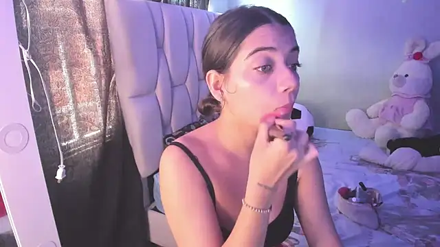 Snapshot of KittyKlum chatting on October 10, 2025, 4:41 pm KittyKlum online show from October 10, 2025, 4:41 pm