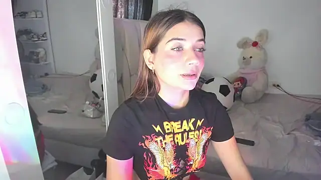 KittyKlum online show from April 10, 2026, 5:53 pm