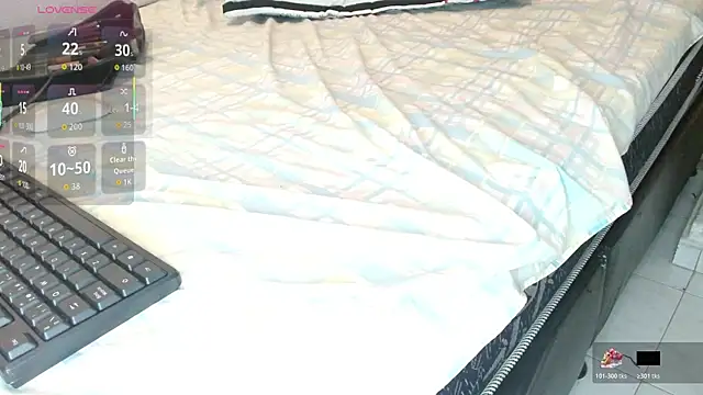 canela-hot34 online show from November 16, 2025, 7:40 pm