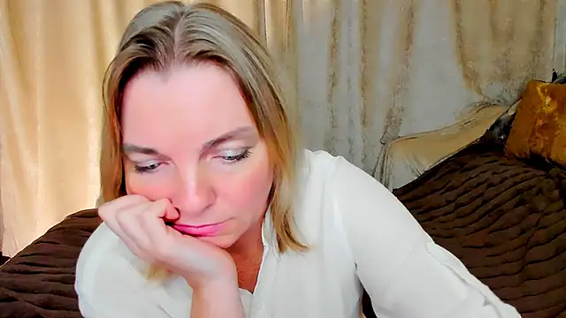 Regina  blue online show from September 14, 2025, 8:20 pm