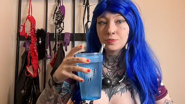 coyemoo online show from April 11, 2026, 11:30 pm