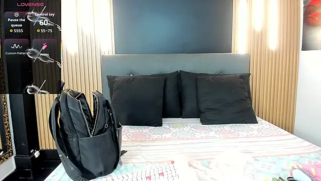 EvaaLovia1 online show from February 18, 2026, 1:18 pm