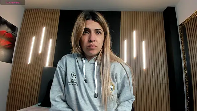 EvaaLovia1 online show from March 12, 2026, 1:26 pm