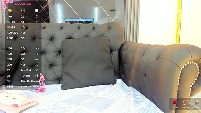 EvaaLovia1 online show from September 26, 2025, 2:02 pm