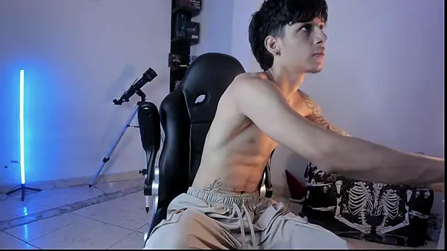 Snakebutterfly online show from October 19, 2025, 6:05 am