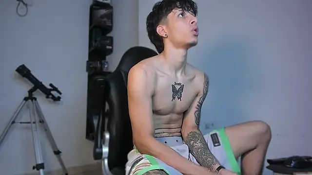 Snakebutterfly online show from October 5, 2025, 7:43 am