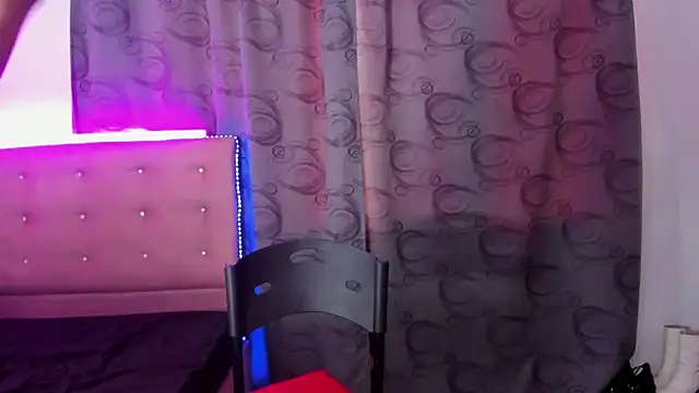 khandyzBlum online show from December 19, 2025, 8:11 pm