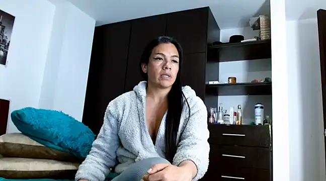 chicafitcaliente online show from February 17, 2025, 11:54 pm